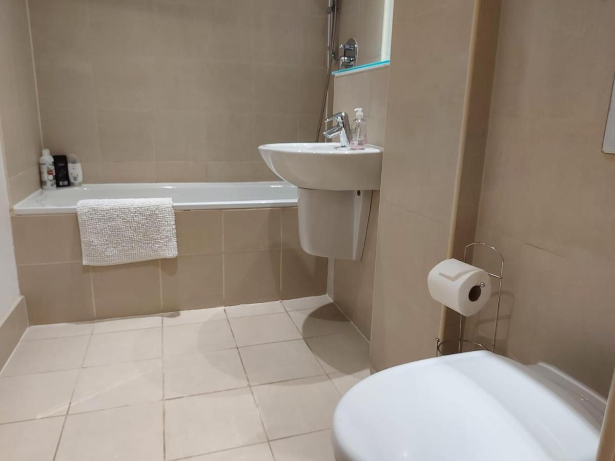City Apartment In Great Location With A Balcony & Parking Possible - West One 셰필드 외부 사진