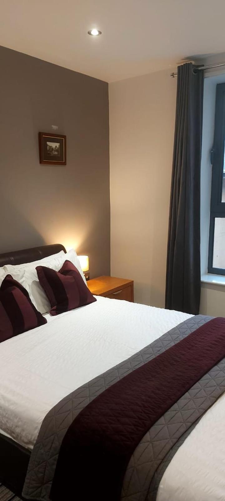 City Apartment In Great Location With A Balcony & Parking Possible - West One 셰필드 외부 사진