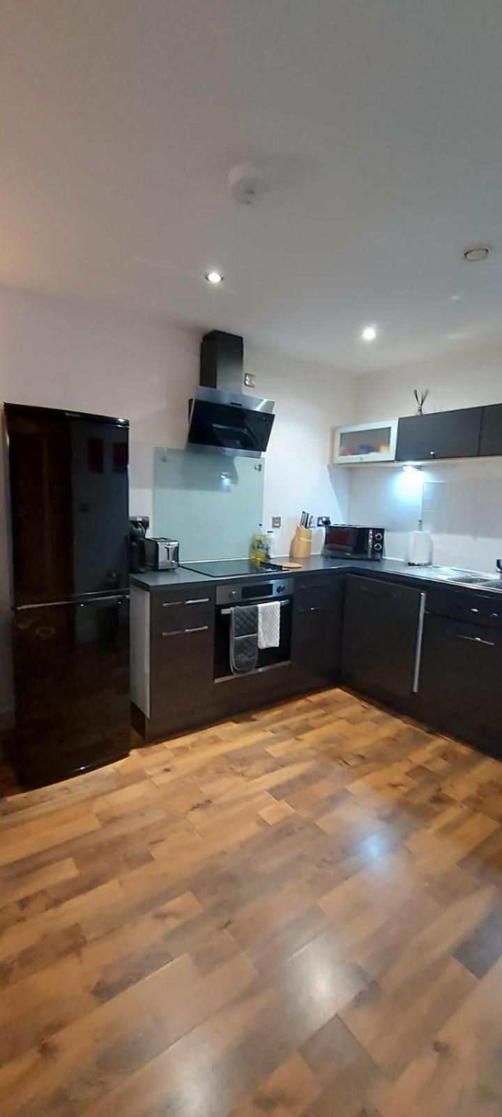 City Apartment In Great Location With A Balcony & Parking Possible - West One 셰필드 외부 사진