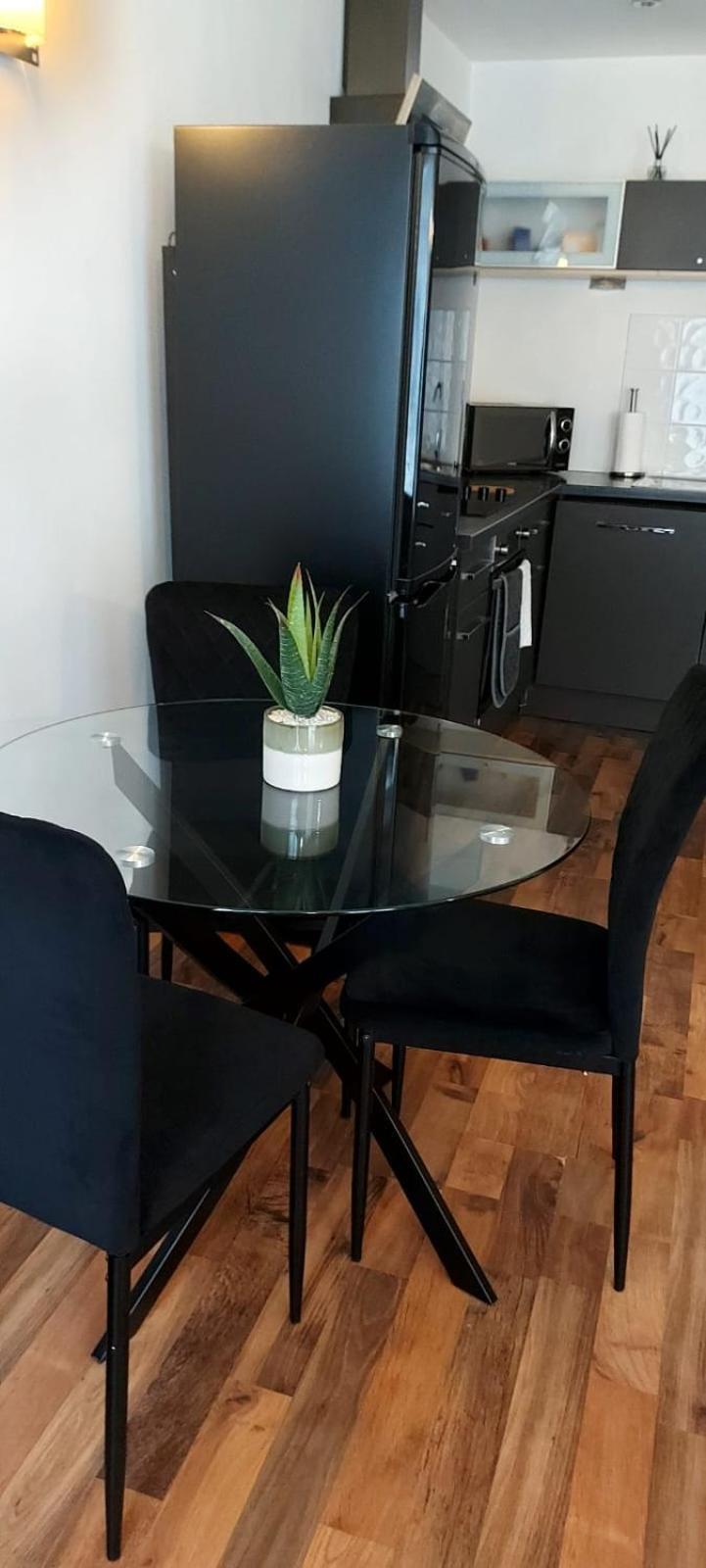 City Apartment In Great Location With A Balcony & Parking Possible - West One 셰필드 외부 사진