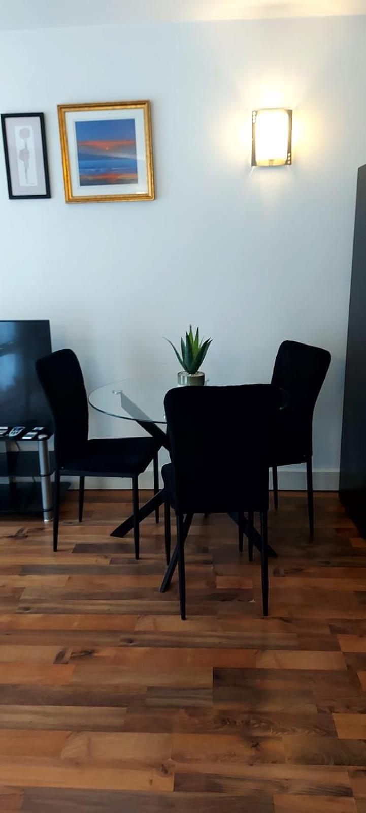 City Apartment In Great Location With A Balcony & Parking Possible - West One 셰필드 외부 사진